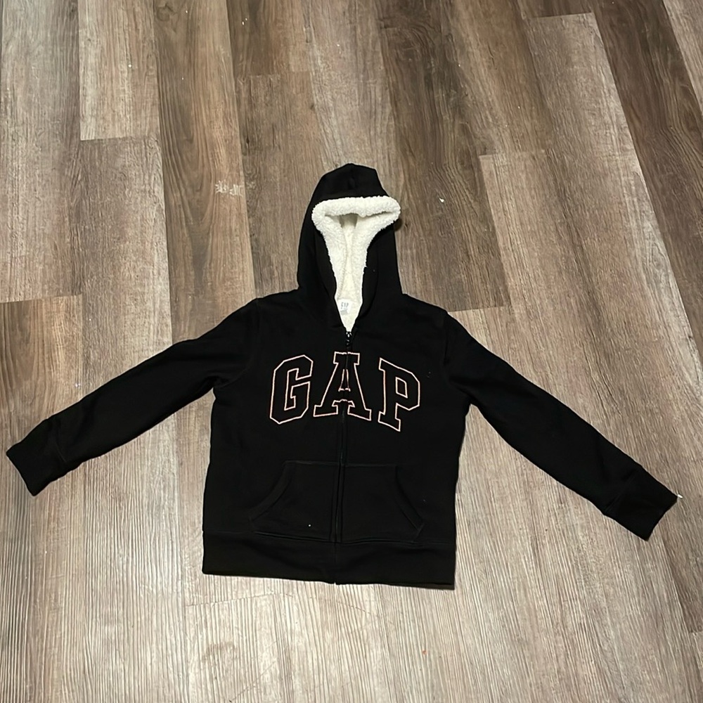 Hello everyone, I am selling this gap hoodie.